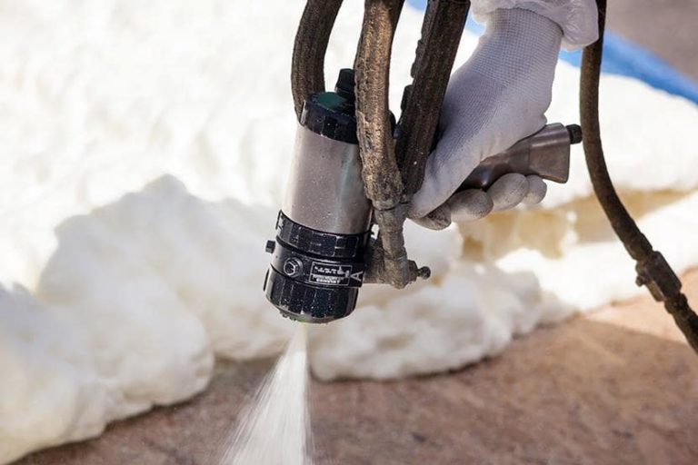 Détail de l'injection d'isolant