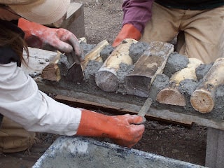Principales étapes de la construction d'un mur en bois cordé