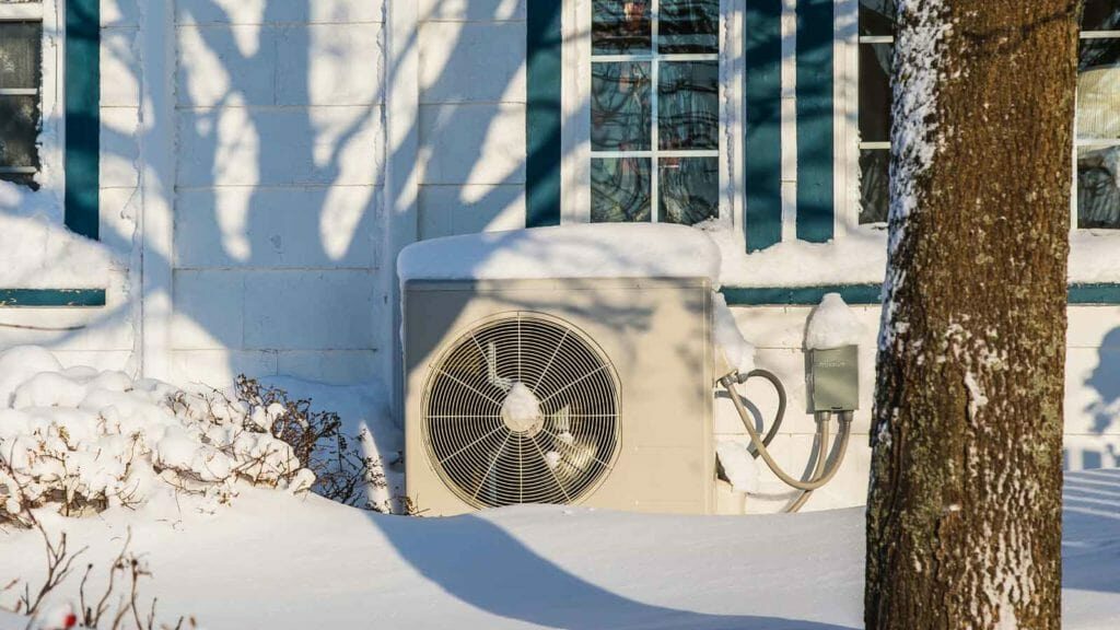 Pompe à chaleur givrée en hiver